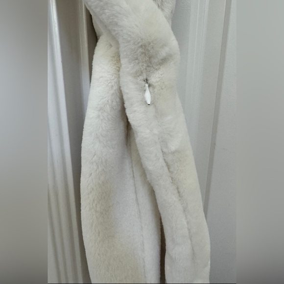 boutique sherpa pull-through warm cozy chic winter accessory scarf - Picture 4 of 6